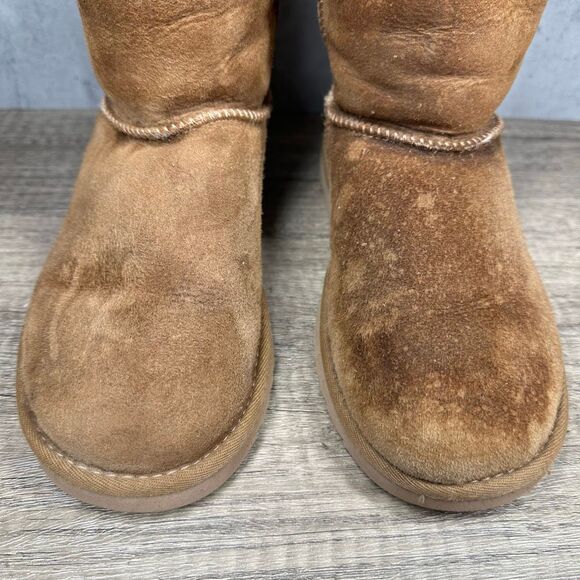 UGG~Women's~Chestnut Bailey Bow II~Short Sheepskin Boots(1016225)~Size 6 - Picture 4 of 12